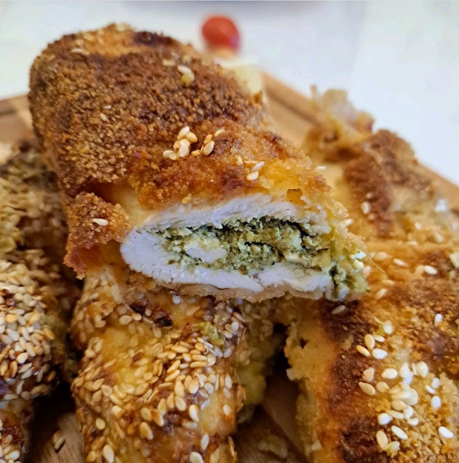 Pilece rolnice sa pestom